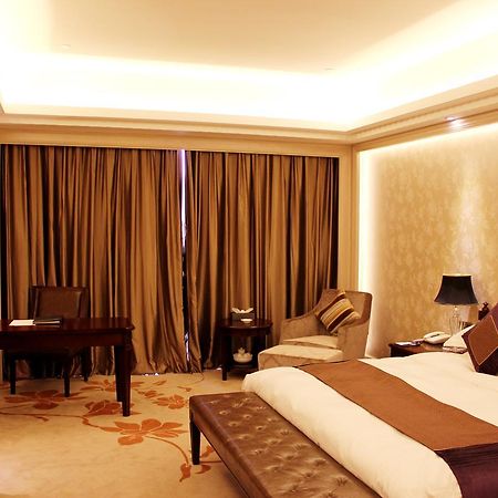 Yutong International Hotel Шанту Екстериор снимка