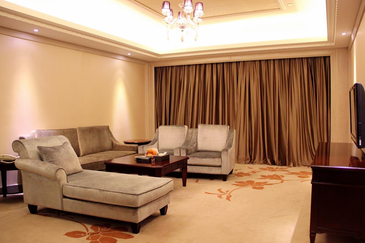 Yutong International Hotel Шанту Екстериор снимка