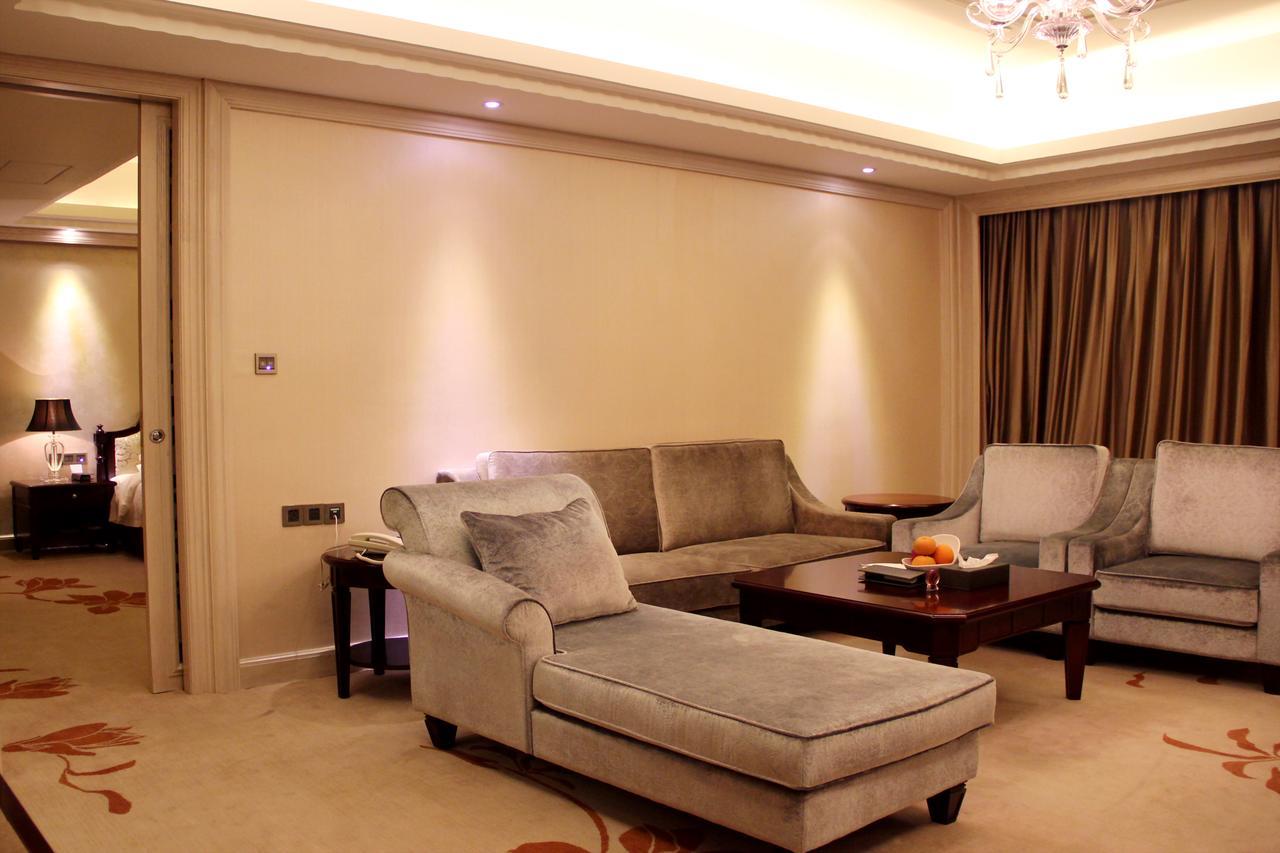 Yutong International Hotel Шанту Екстериор снимка